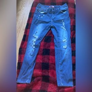 these are skinny jeans with rips